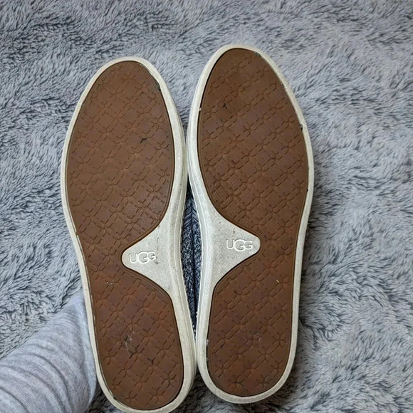UGG Australia Sammy Slip On Shoes Gray Flats Black White Shoes Size 7.5 - Picture 8 of 9